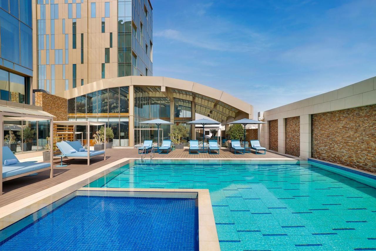 Jeddah Marriott Hotel Madinah Road 外观 照片 The swimming pool at the hotel