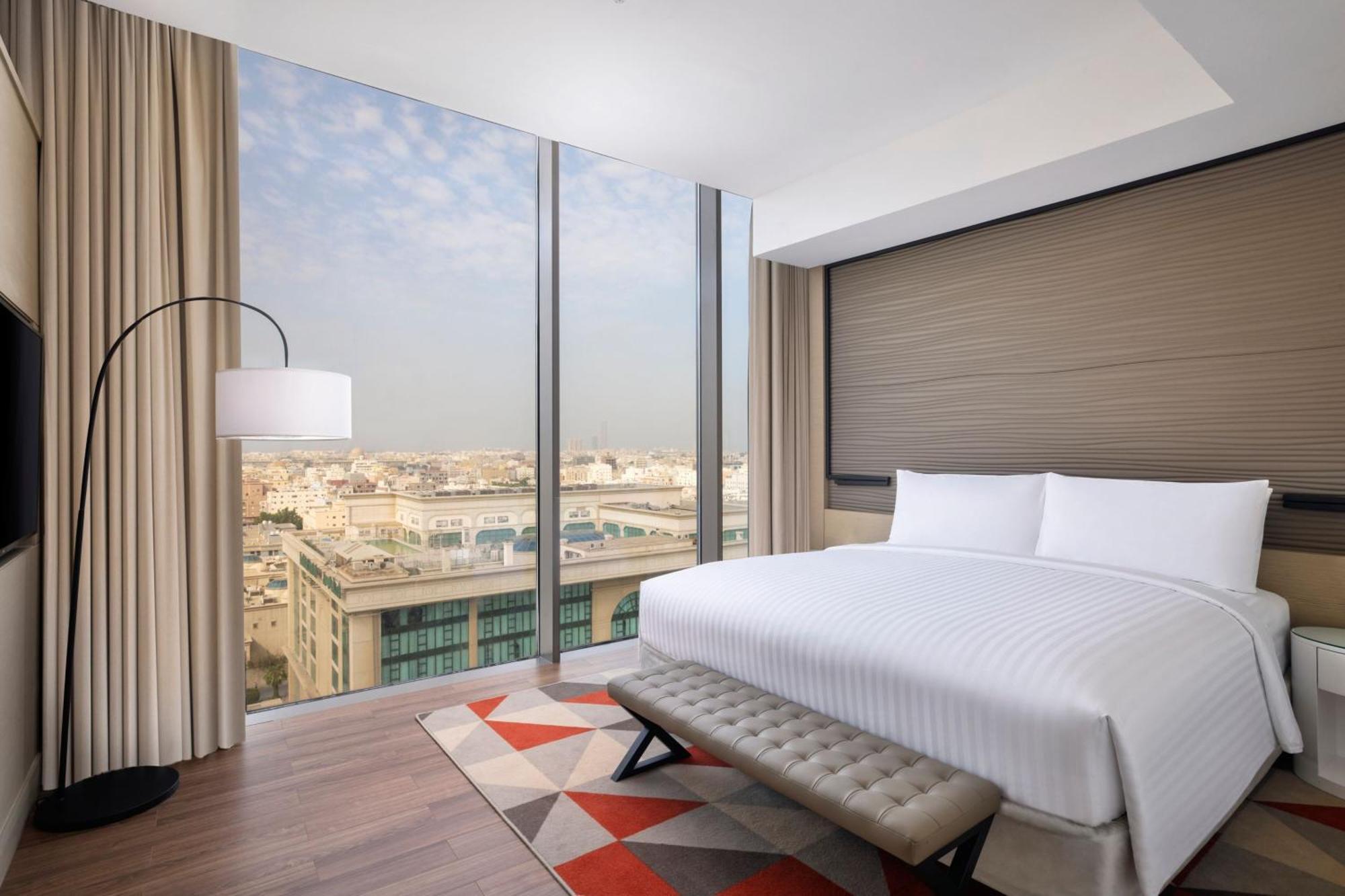Jeddah Marriott Hotel Madinah Road 外观 照片 A bedroom at the hotel