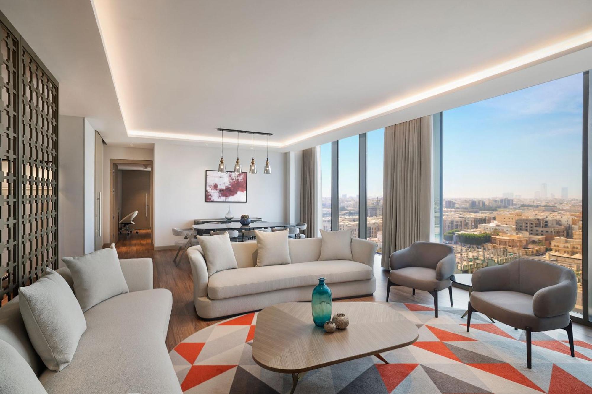 Jeddah Marriott Hotel Madinah Road 外观 照片 The living room of a three-bedroom apartment
