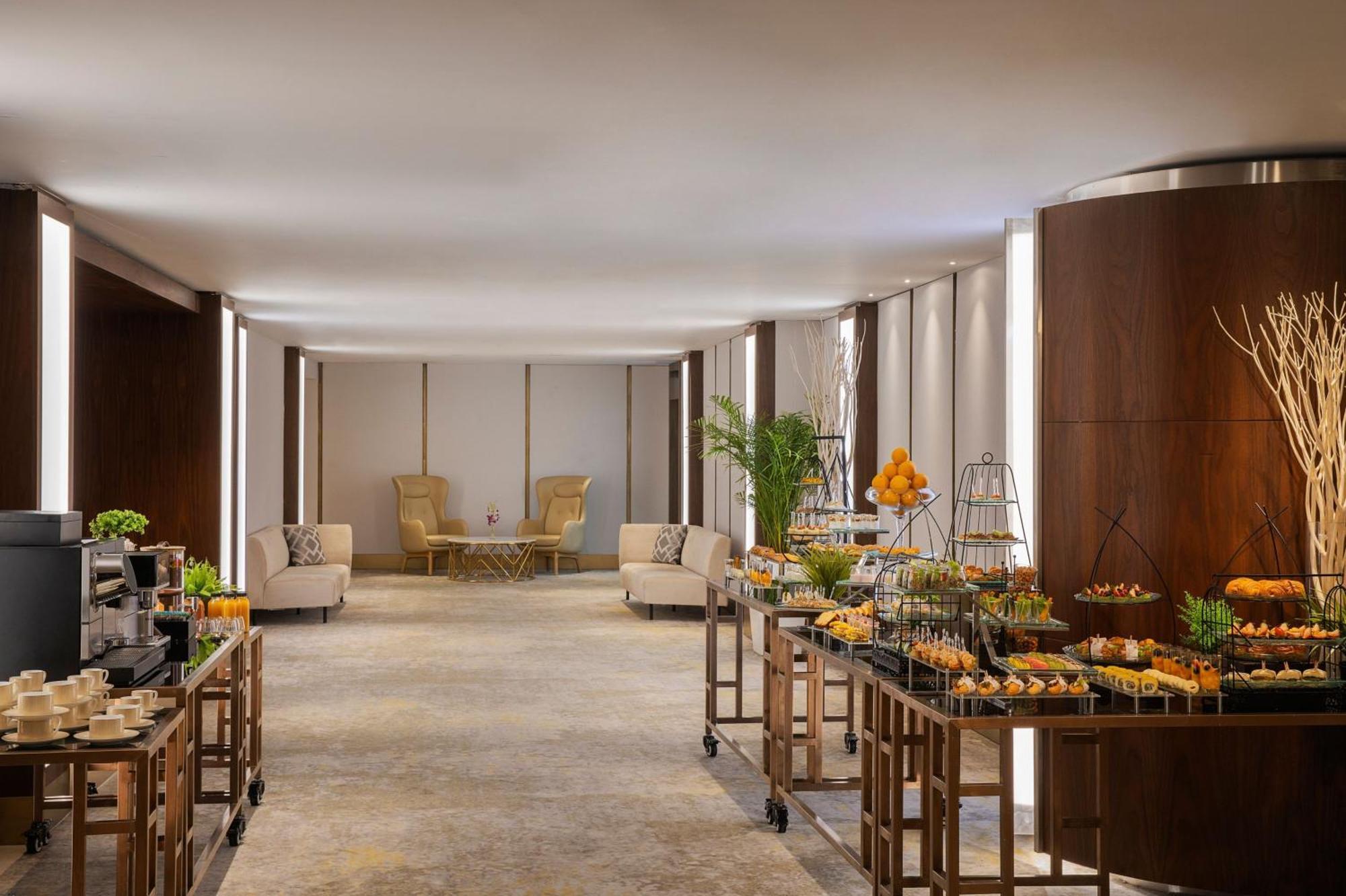 Jeddah Marriott Hotel Madinah Road 外观 照片 The Westin Mumbai International Airport