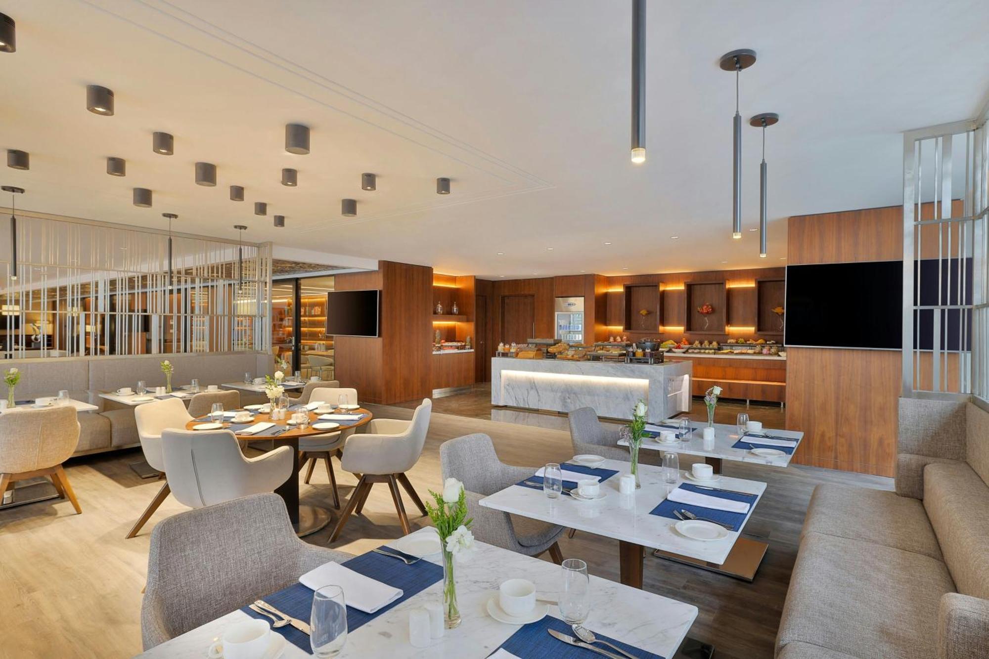 Jeddah Marriott Hotel Madinah Road 外观 照片 The lounge at the airport